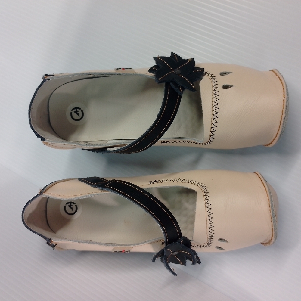 MAIA Retro Chic Cream and Black Women's Heels - Picture 3 of 9
